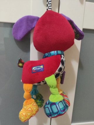 Perrito colgante bebé Playgro sensorial