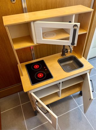 Cocina Infantil IKEA con muchos accesorios