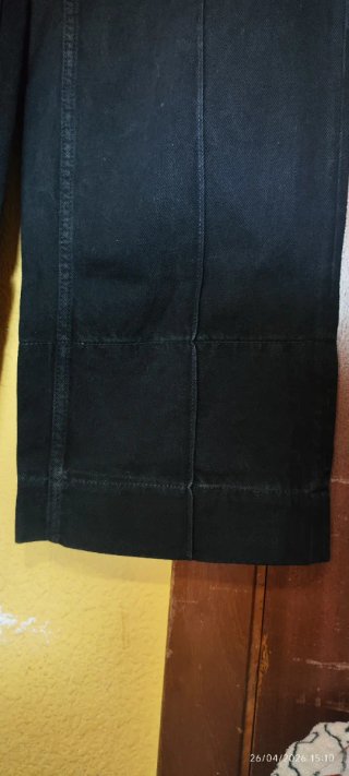 Pantalón vaquero Zara pierna ancha color negro.