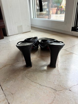 Zapatos de tacón negros para mujer