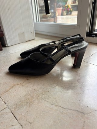 Zapatos de tacón negros para mujer