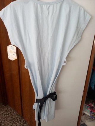 Vestido azul con riñonera a juego