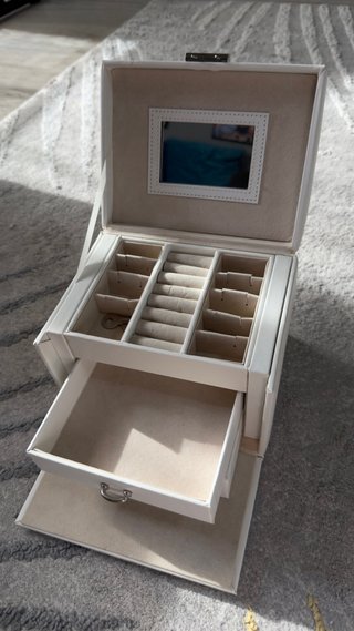 Joyero Beige con Espejo y Cajones