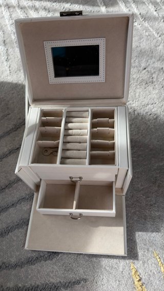 Joyero Beige con Espejo y Cajones