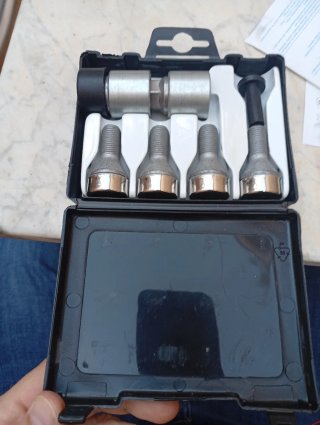 Tornillos seguridad Abarth 500 (12x1.25)