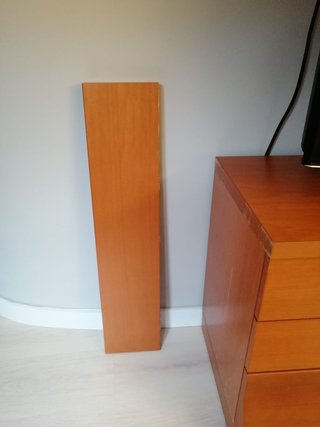 Mueble salón de madera con estantería