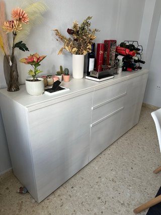 Aparador y mesa extensible con 6 sillas comedor