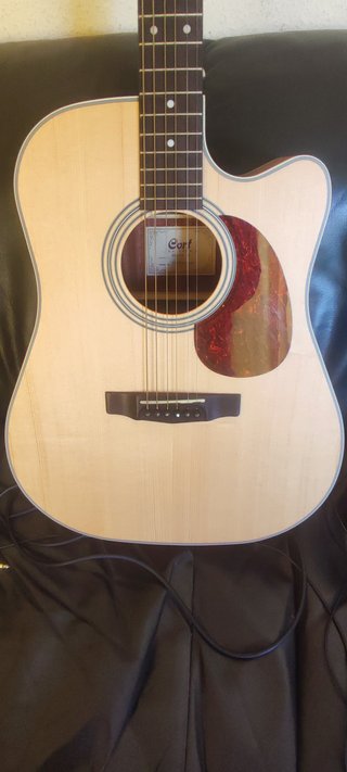 Guitarra Electroacústica con Estuche
