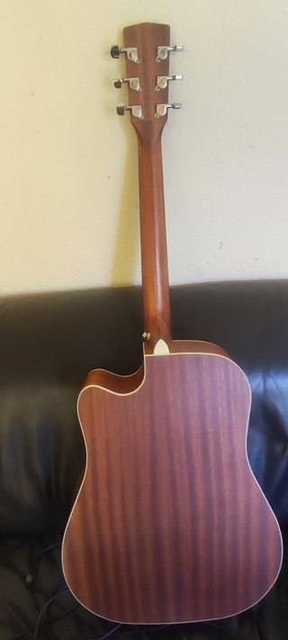 Guitarra Electroacústica con Estuche