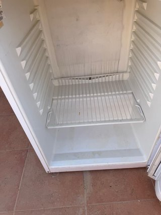 Nevera blanca con congelador
