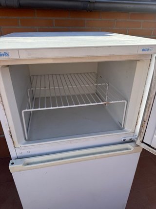 Nevera blanca con congelador