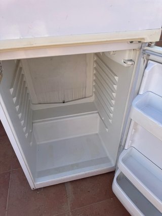 Nevera blanca con congelador