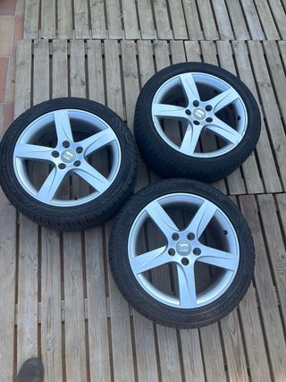 3 Llantas Seat 17” con Neumáticos