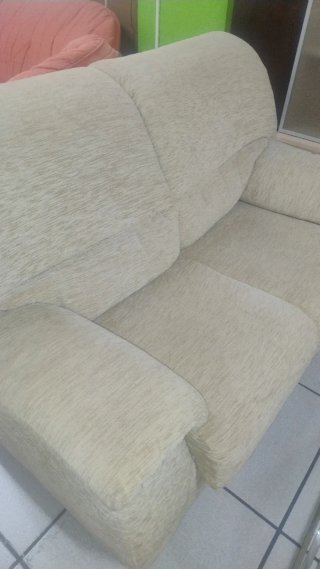 Sofá de 2 plazas en tela beige