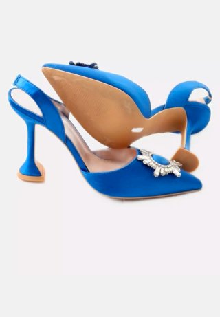 Zapatos de tacón azul con pedrería