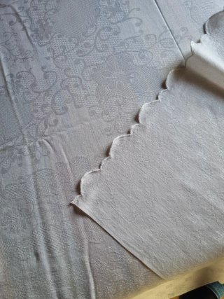 Copriletto matrimoniale bianco su bianco