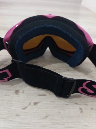 Gafas de esquí SPY rosas.