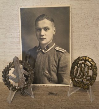 Militaria Foto Luftwaffe com Distintivos DRL e SA