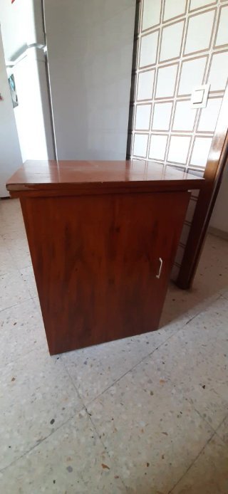 Máquina de coser Singer beige y negra