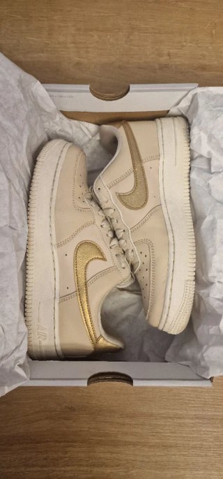 Nike Air Force 1'07 Beige/Oro Talla 35,5(22cm)