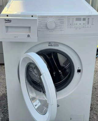 LAVADORA DE CARGA FRONTAL MARCA BEKO DE 8 KILOS