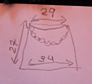 Bolso plateado con diseño de rombos