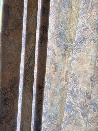 Cortinas de anillas con barra de madera