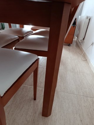 Mesa de comedor extensible de madera  con 6 sillas
