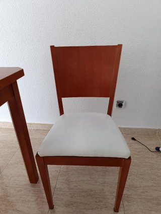 Mesa de comedor extensible de madera  con 6 sillas