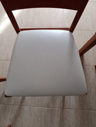 Mesa de comedor extensible de madera  con 6 sillas