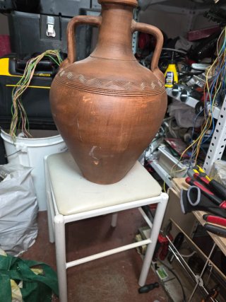 Tinaja de terracota con asas