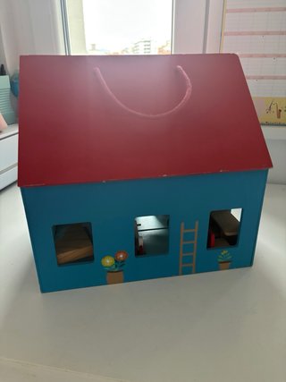 Casa delle bambole in legno arredata