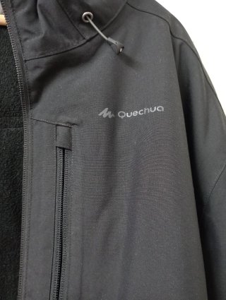 Chaqueta Quechua Negra y Gris con Capucha
