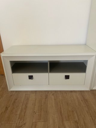Mueble TV blanco con cajones
