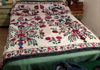 Antiguo Suzani de Uzbekistán bordado a mano.
