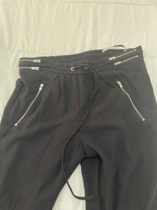 Pantalones Zara negros con cremalleras plateadas