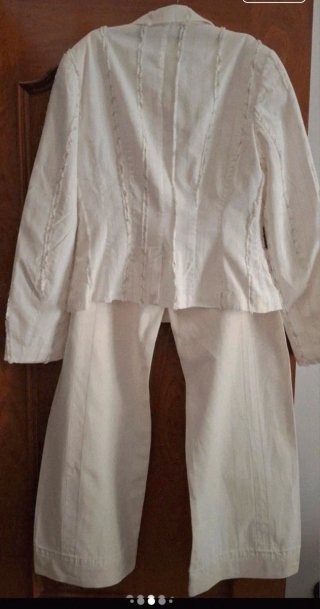 Traje de Alba Conde de lino/algodón.