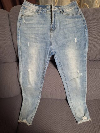 Pantalón vaquero desgastado
