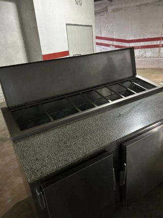Mesa de trabajo refrigerada acero inoxidable.