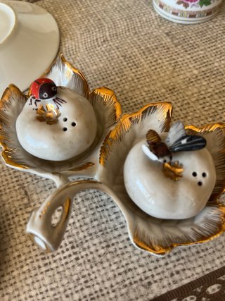 Salero y pimentero de porcelana 1960
