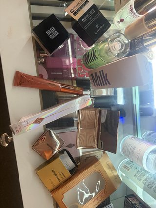 Charlotte Tilbury ,milk  todo es nuevo y original