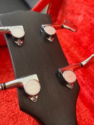Bajo Edwards Les Paul Restaurado