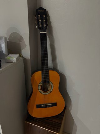 Cajón de Percusión M. Martínez +Guitarra pequeña