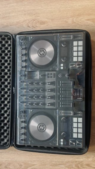 Controlador DJ Traktor S4 + Funda UDG