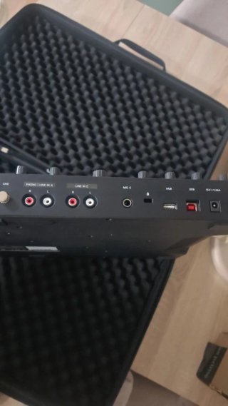Controlador DJ Traktor S4 + Funda UDG