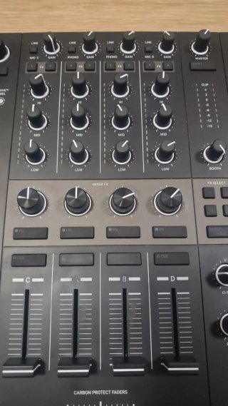 Controlador DJ Traktor S4 + Funda UDG