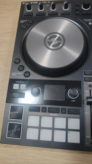 Controlador DJ Traktor S4 + Funda UDG