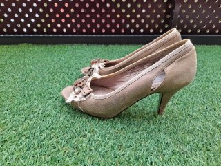 Zapatos de tacón Lopez beige con pedrería