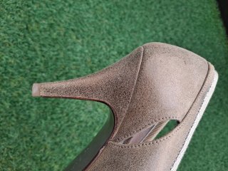 Zapatos de tacón Lopez beige con pedrería