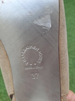 Zapatos de tacón Lopez beige con pedrería
